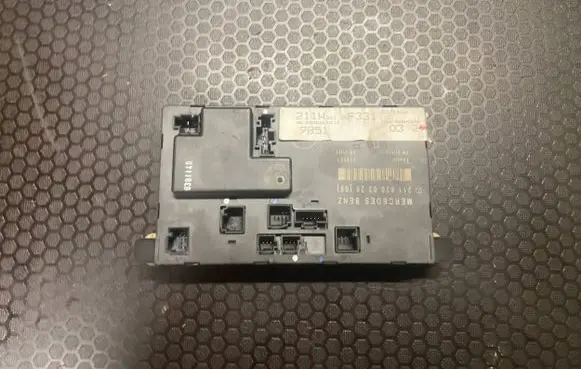 Mercedes-Benz E W211 Door control unit/module 2118200326