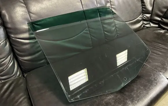 Volkswagen Touran I Rear side window DOT682AS3M5232 43R001595 E143R001595