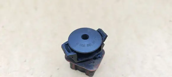 Mercedes-Benz E A207 Radiator mount bracket A0009912595