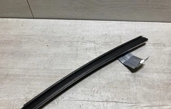 Renault Clio V Front door windshield rail 802176606r