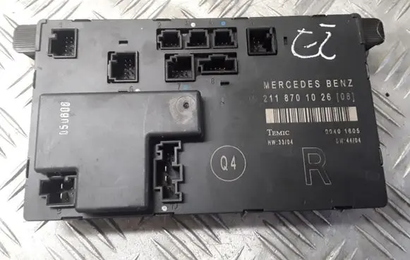 Mercedes-Benz E W211 Door control unit/module 2118701026 211870102608 00401605