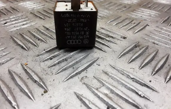 Volkswagen PASSAT B5.5 Other relay 191955529 443951253AA PA6GF30
