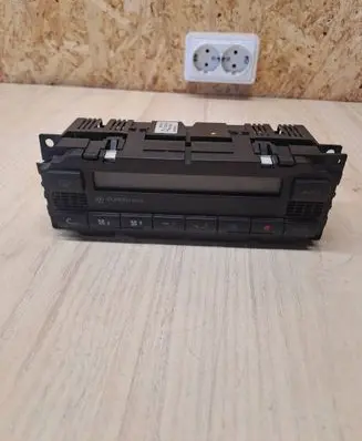 Volkswagen PASSAT B5 Climate control unit 3B1907044D