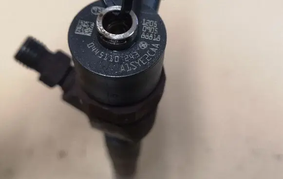 Opel Vectra C Fuel injector 0445110243