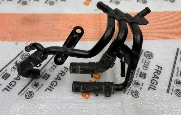 Volkswagen Golf VII Engine coolant pipe/hose 04L121064AF