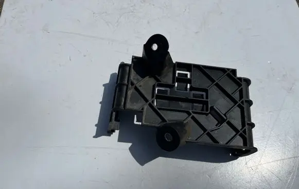 Volkswagen PASSAT B8 Other engine bay part 5Q0906507