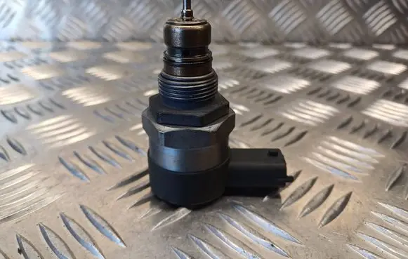 Opel Zafira B Fuel pressure regulator 0281002507 21953975