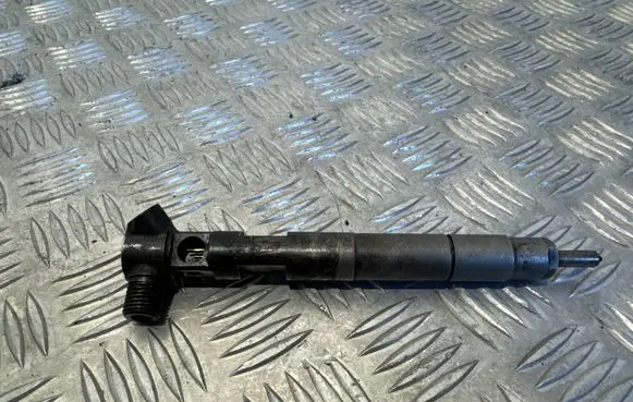 Mercedes-Benz Sprinter W901 W902 W903 W904 Fuel injector 228325856