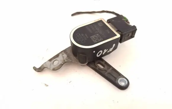 Headlight/headlamp level sensor