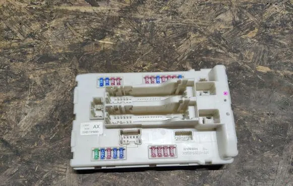 Infiniti Q70 Y51 Fuse module 284B71PM0B
