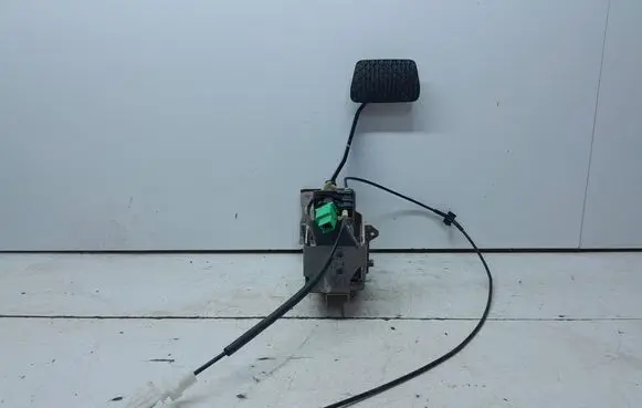 Mazda CX-9 Brake pedal 