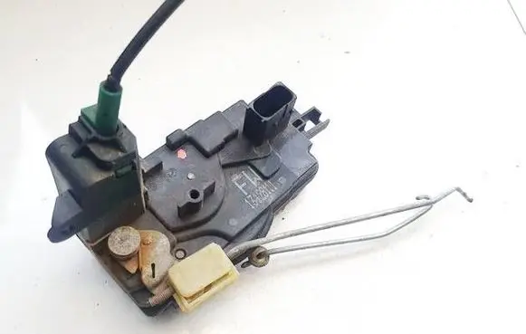Opel Astra H Front door lock 13128111