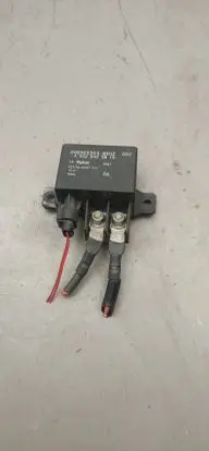 Mercedes-Benz E W211 Glow plug pre-heat relay A0025423819 V23332A2001X14