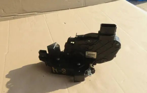 Volvo V70 Rear door lock 31253292