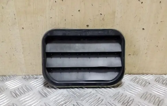 Volvo XC70 Quarter panel pressure vent 31250723