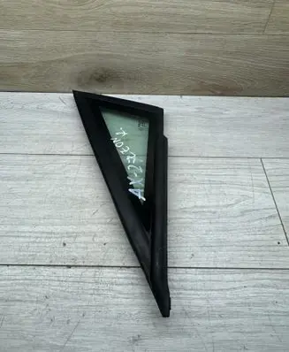 Seat Leon (1P) Front triangle window/glass 1P0845411