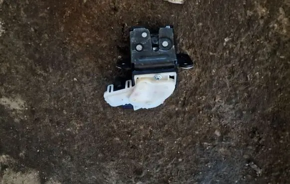 Mazda CX-5 Loading door lock 
