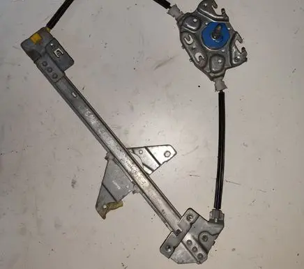 Rear door manual window regulator