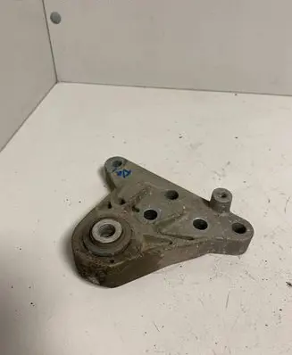 Volvo S60 Engine mounting bracket 31262936
