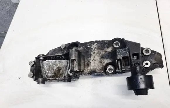 Renault Laguna III Engine mounting bracket 8200527320