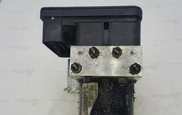 Seat Leon (1M) ABS Pump 1J0614117F 1C0907379J 10096003153