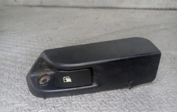 Toyota Prius (XW20) Fuel tank opening switch 
