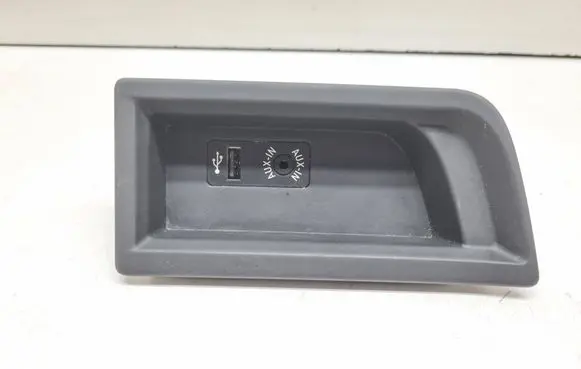 BMW 3 F30 F35 F31 AUX in-socket connector 9207357 51169207357