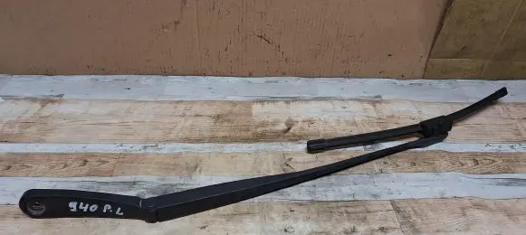BMW 5 F10 F11 Front wiper blade arm 61617203157