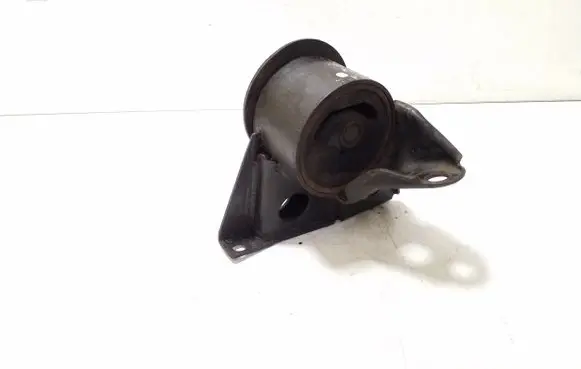 Nissan X-Trail T30 Engine mount bracket