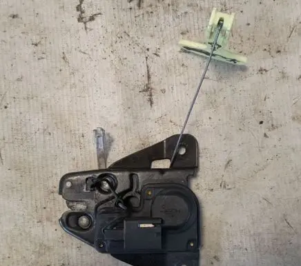 Chrysler Sebring (ST-22 - JR) Tailgate lock latch