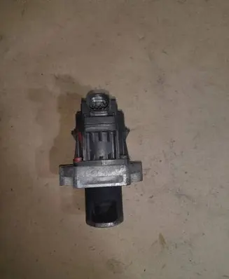Opel Insignia A EGR valve K5T70977