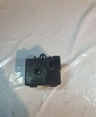 Toyota RAV 4 (XA20) Horn buzzer relay 8665251010