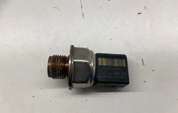 Volkswagen Multivan T6 Fuel pressure sensor 04L906054 661422235104