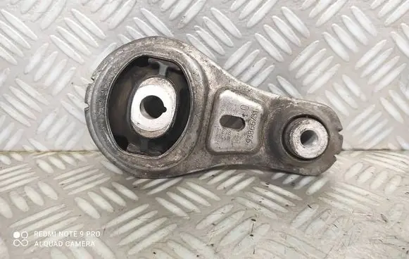 Renault Master III Engine mount bracket 112388746R