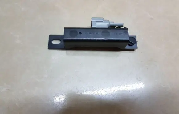 Nissan Qashqai Airbag deployment crash/impact sensor