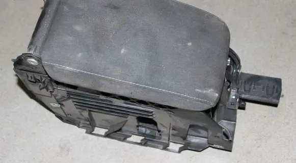 Volkswagen Golf VI Armrest 1K5864251C