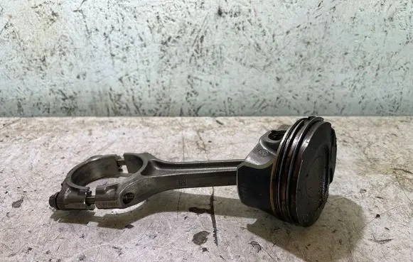 Maserati Ghibli Piston with connecting rod 