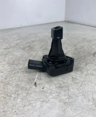 Volkswagen Touran II Oil pressure sensor 03C907660G 6PR00962902
