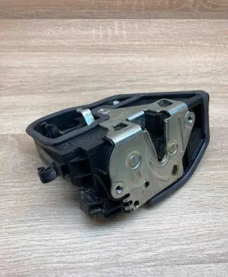 BMW X3 F25 Front door lock 7276668 A053702