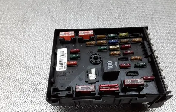 Volkswagen PASSAT B6 Fuse module 3C0937125