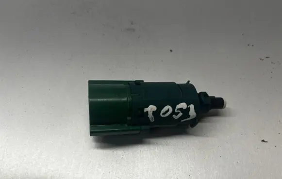 Peugeot 208 Brake pedal sensor switch 9804869480