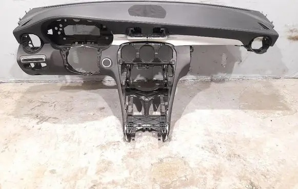 Mercedes-Benz C W205 Dashboard 2056801687 2056804105