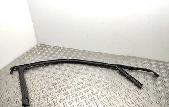 Peugeot 2008 II Front door glass trim molding 9826332180