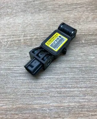 Mitsubishi Grandis Airbag deployment crash/impact sensor 8651A015 W002T11091