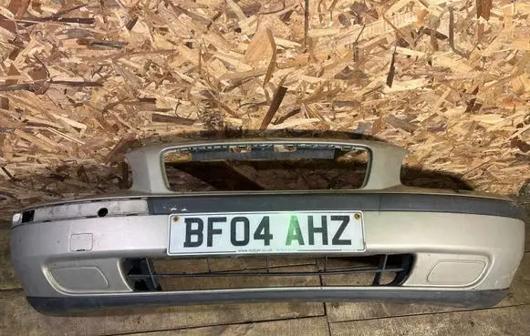 Volvo V70 Front bumper 09484239