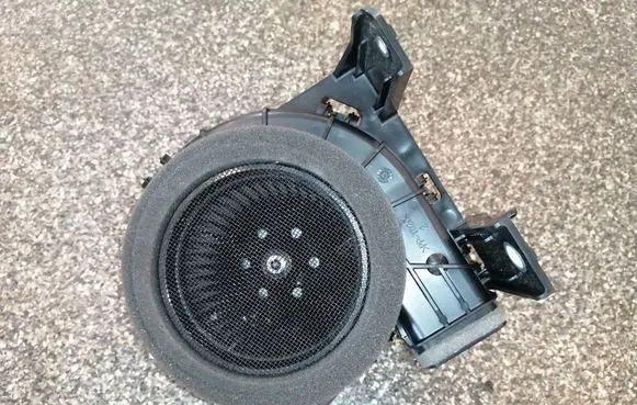 Toyota Yaris Hybrid/electric vehicle battery fan G923052010