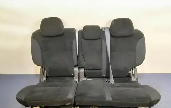 Mitsubishi Outlander Second row seats 