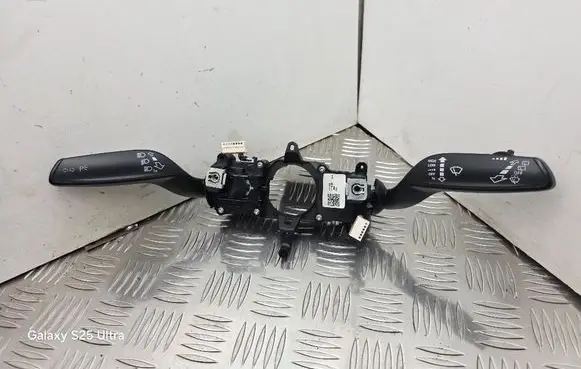 Wiper turn signal indicator stalk/switch