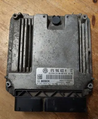 Volkswagen Touareg I Engine control unit/module 076906022N 0281016821 A0009004000