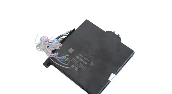 Lexus ES 250 - 300 - 330 Central body control module 2381003952 8922133F10
